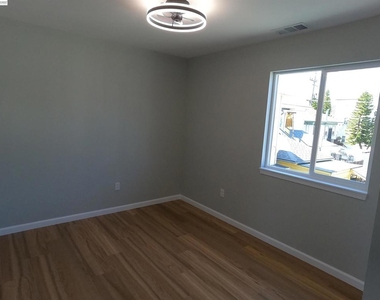 722 Foothill Blvd - Photo Thumbnail 12