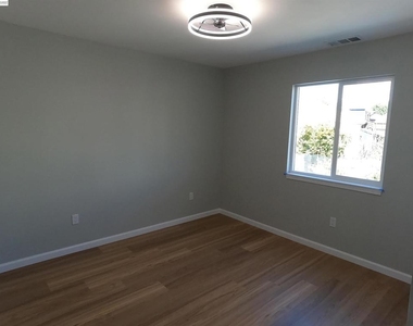 722 Foothill Blvd - Photo Thumbnail 10