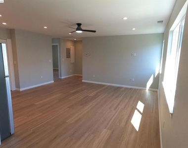 722 Foothill Blvd - Photo Thumbnail 2