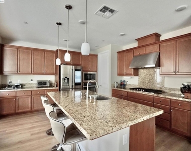 1429 S Wilshire Ave - Photo Thumbnail 4