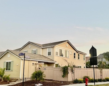 1429 S Wilshire Ave - Photo Thumbnail 1