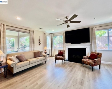 1429 S Wilshire Ave - Photo Thumbnail 10