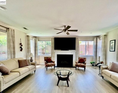 1429 S Wilshire Ave - Photo Thumbnail 11