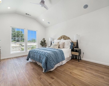 731 Beatrice St - Photo Thumbnail 13