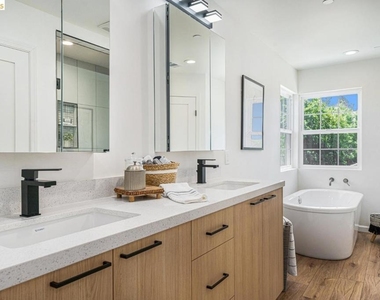 731 Beatrice St - Photo Thumbnail 14