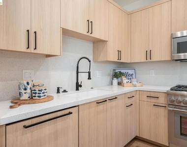 731 Beatrice St - Photo Thumbnail 10