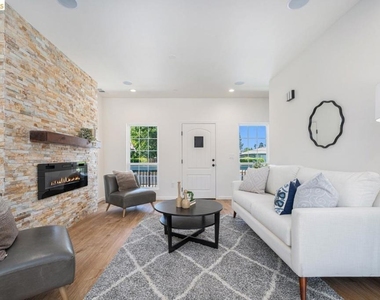 731 Beatrice St - Photo Thumbnail 2