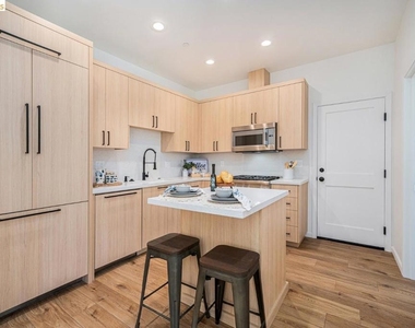 731 Beatrice St - Photo Thumbnail 9