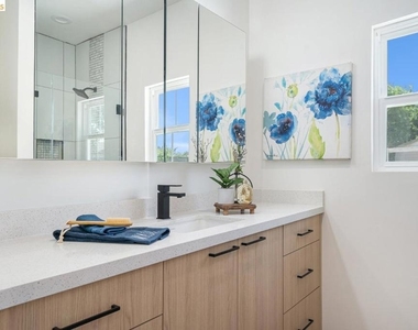 731 Beatrice St - Photo Thumbnail 12