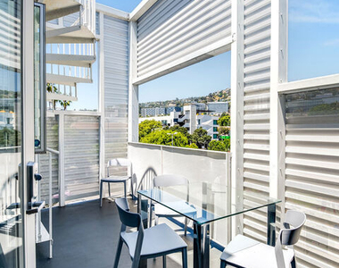 1030 N Kings Road - Photo Thumbnail 11