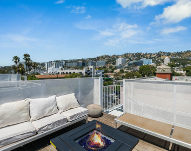 1030 N Kings Road - Photo Thumbnail 15