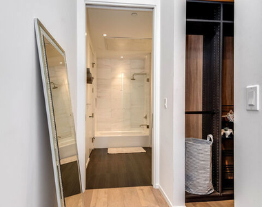 1030 N Kings Road - Photo Thumbnail 22