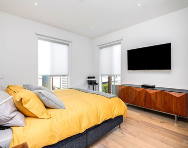 1030 N Kings Road - Photo Thumbnail 25