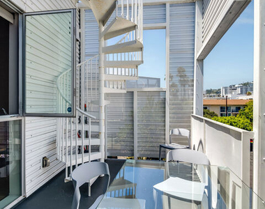 1030 N Kings Road - Photo Thumbnail 12