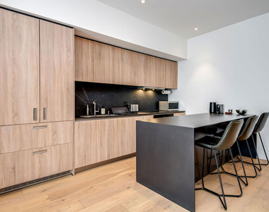 1030 N Kings Road - Photo Thumbnail 4