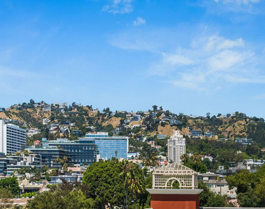 1030 N Kings Road - Photo Thumbnail 17