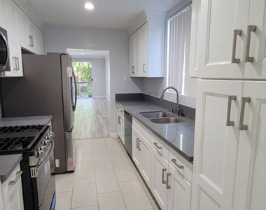 1844 Thayer Avenue - Photo Thumbnail 5