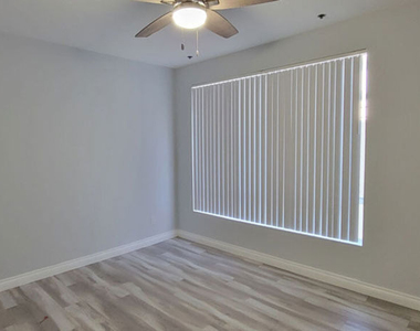 1844 Thayer Avenue - Photo Thumbnail 12