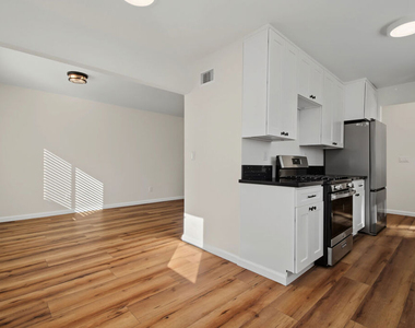 11508 Fenton Avenue - Photo Thumbnail 5