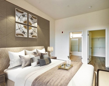 345 S Gramercy Place - Photo Thumbnail 4