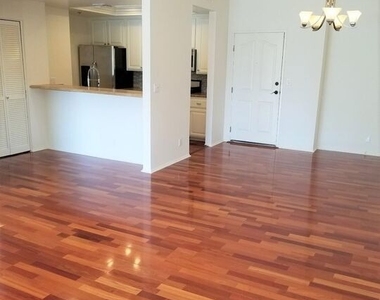 1031 N Crescent Heights - Photo Thumbnail 8
