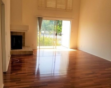 1031 N Crescent Heights - Photo Thumbnail 5