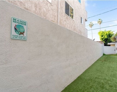 1031 N Crescent Heights - Photo Thumbnail 3