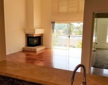 1031 N Crescent Heights - Photo Thumbnail 10