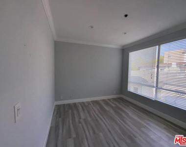 1844 Thayer Avenue - Photo Thumbnail 19