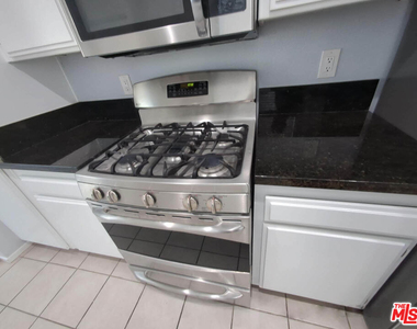1844 Thayer Avenue - Photo Thumbnail 10