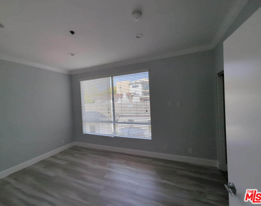 1844 Thayer Avenue - Photo Thumbnail 18