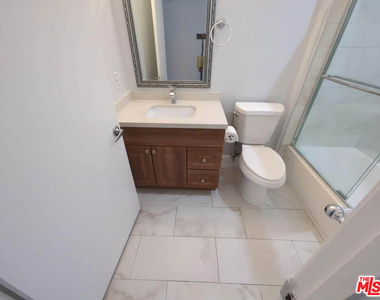 1844 Thayer Avenue - Photo Thumbnail 15