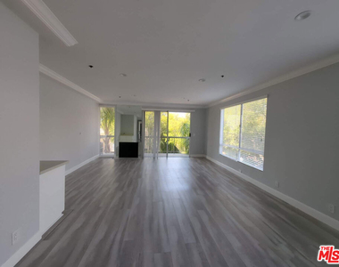 1844 Thayer Avenue - Photo Thumbnail 3
