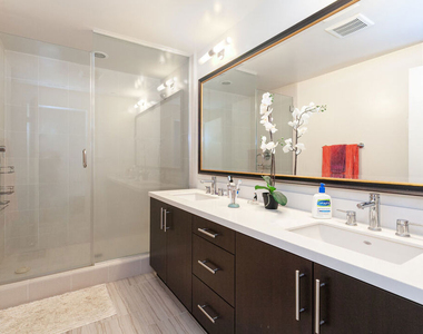 2924 Rowena Avenue - Photo Thumbnail 10