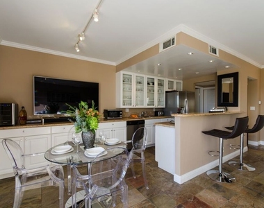 1131 Alta Loma Road - Photo Thumbnail 6