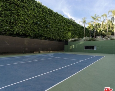 1131 Alta Loma Road - Photo Thumbnail 25