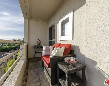 1131 Alta Loma Road - Photo Thumbnail 2