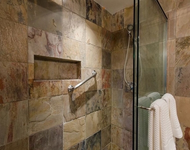 1131 Alta Loma Road - Photo Thumbnail 18