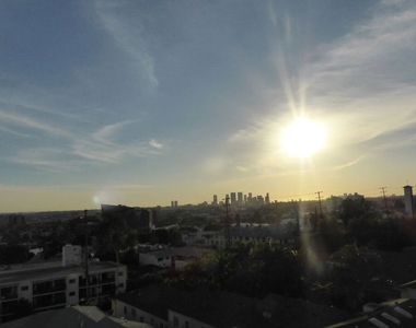 1131 Alta Loma Road - Photo Thumbnail 27