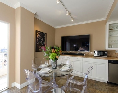 1131 Alta Loma Road - Photo Thumbnail 7