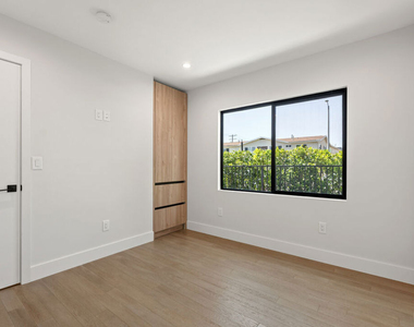 1444 S Crescent Heights Boulevard - Photo Thumbnail 10