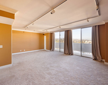7250 Franklin Avenue - Photo Thumbnail 8