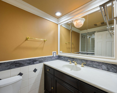 7250 Franklin Avenue - Photo Thumbnail 13
