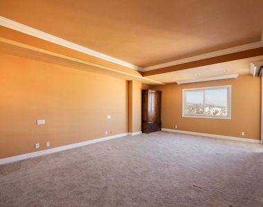 7250 Franklin Avenue - Photo Thumbnail 12