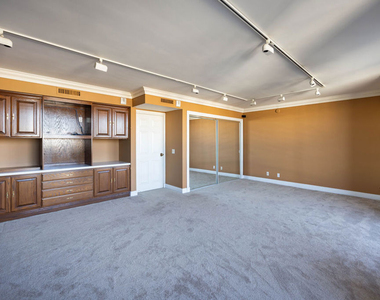 7250 Franklin Avenue - Photo Thumbnail 7
