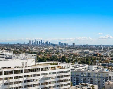 7250 Franklin Avenue - Photo Thumbnail 28