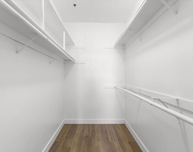 5350 White Oak Avenue - Photo Thumbnail 13
