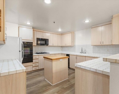 5350 White Oak Avenue - Photo Thumbnail 6