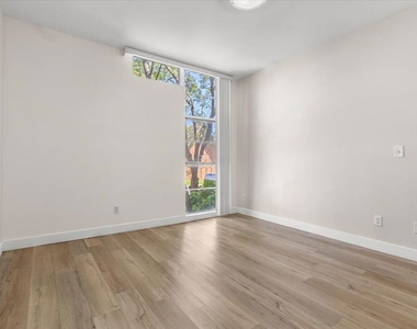 5350 White Oak Avenue - Photo Thumbnail 8