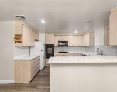 5350 White Oak Avenue - Photo Thumbnail 7